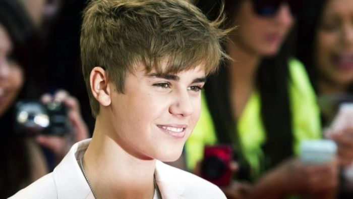 Tóc Justin Bieber ngày xưa gắn liền với hình ảnh trẻ trung